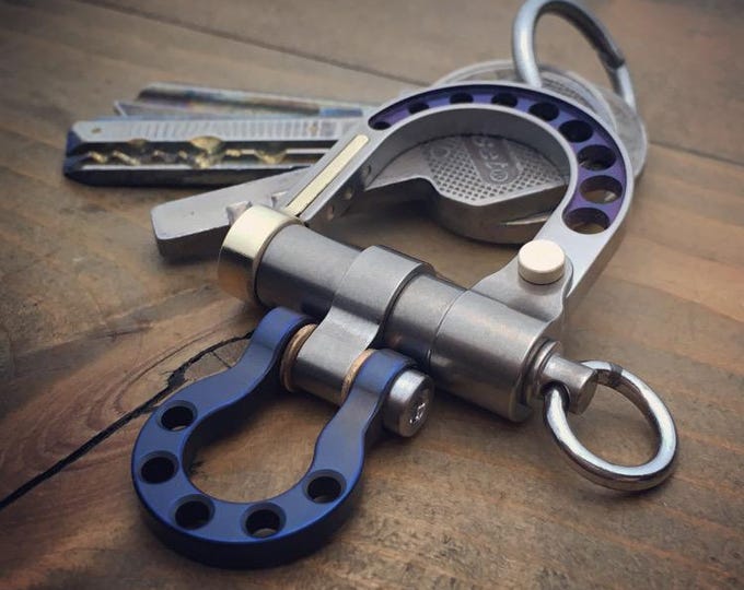 Featured listing image: Titanium Shackle Carabiner Keychain / Edc gear