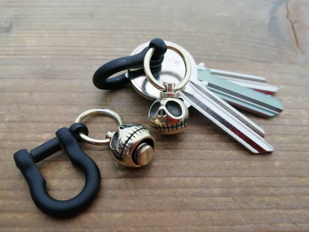 Rotating Pumpkin shackle keychain