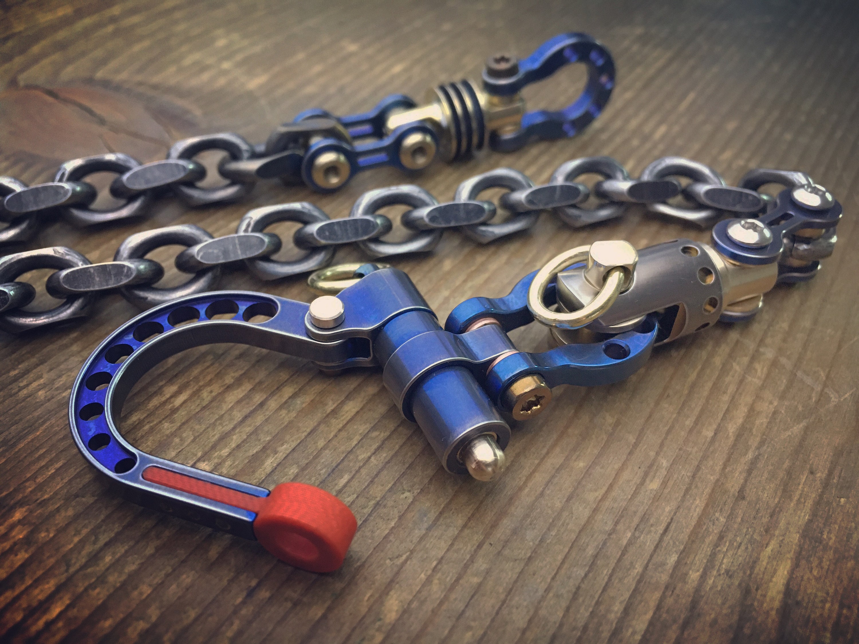 Titanium Shackle Wallet chain with Titanium bi-swivel Cal