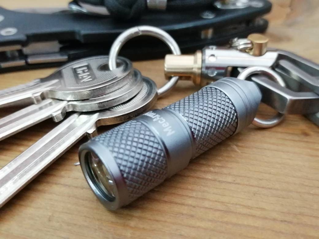 Basic Tiny USB Flashlight / Keyring / Aluminium