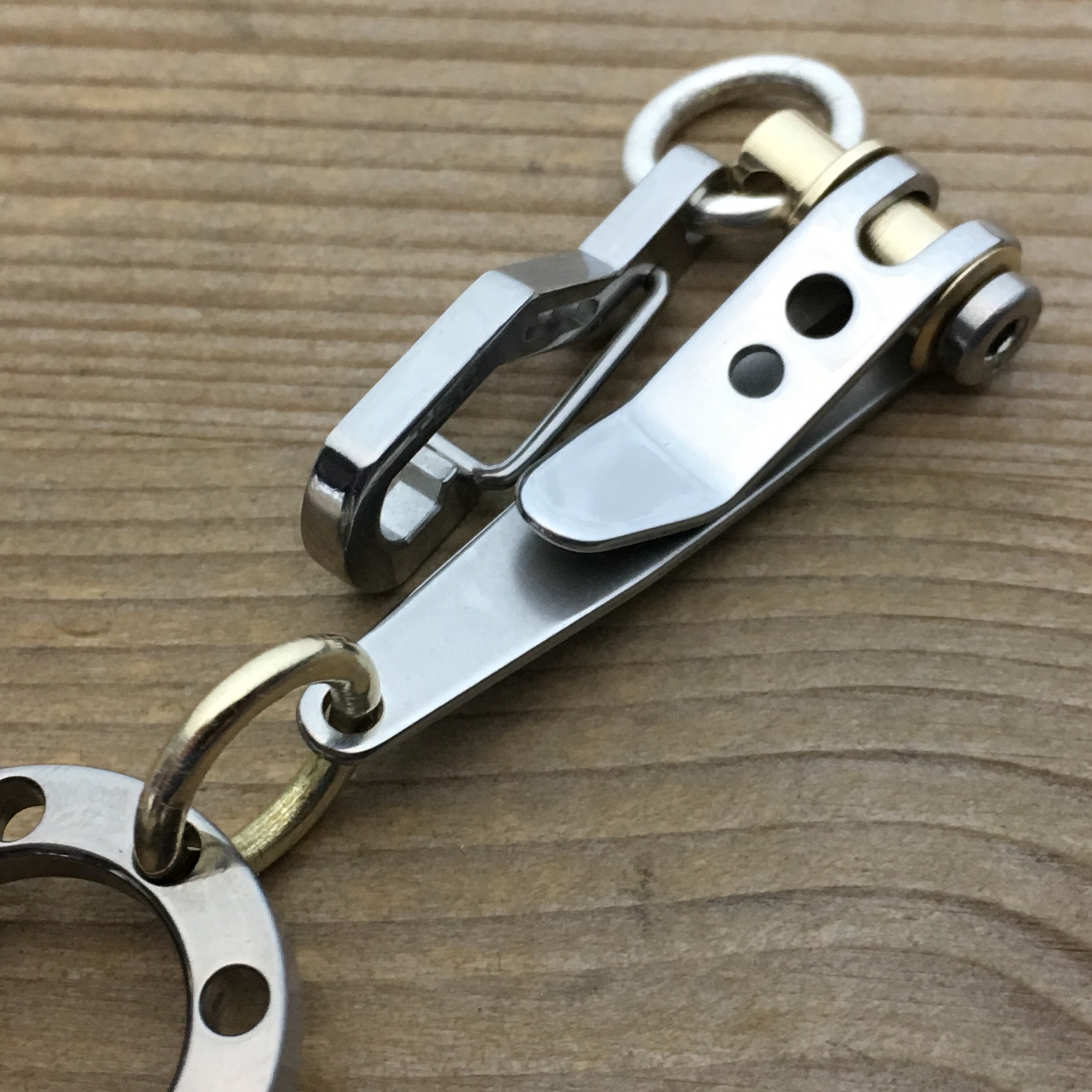 Suspension Key Ring distributor.