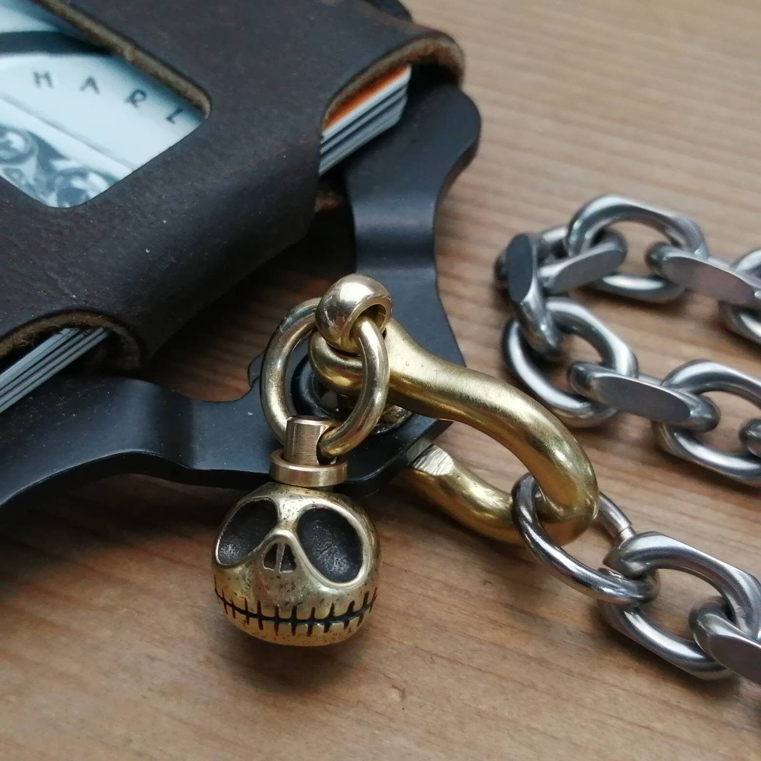 Rotating Pumpkin shackle keychain