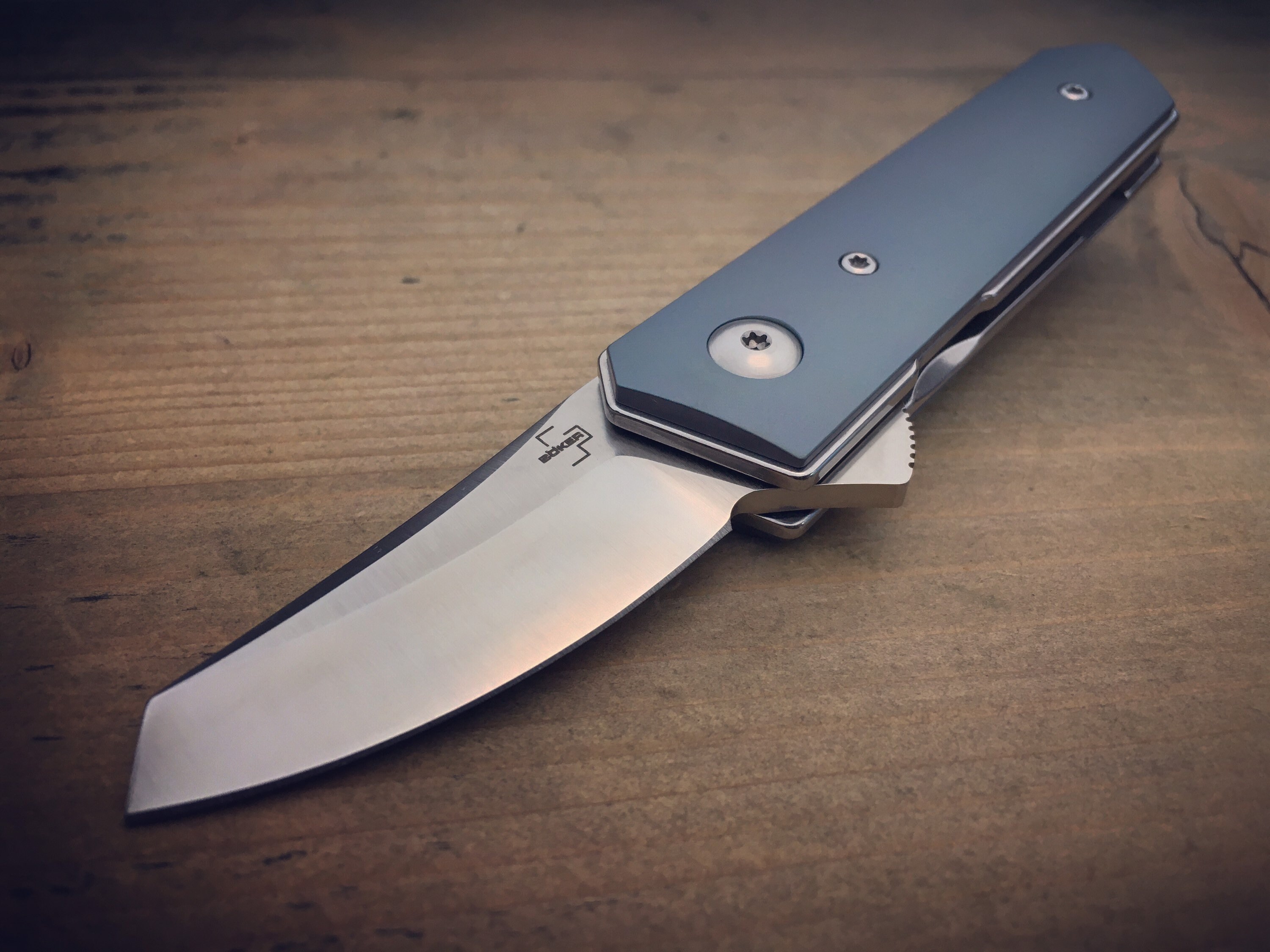 MOD. The Little Kwaiken StubbyTanto / Titanium Blue with Skull Clip
