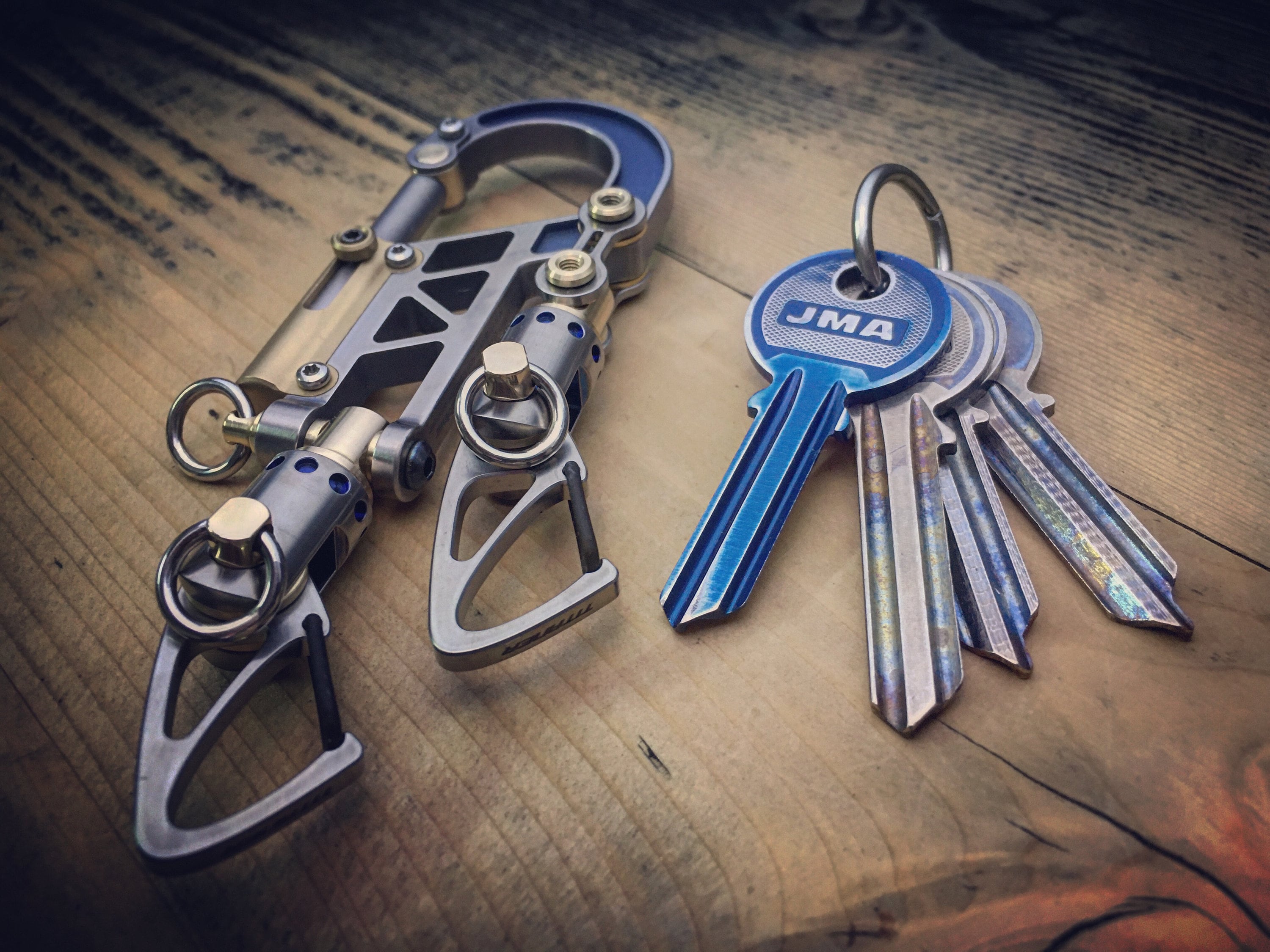 Cherrie Basic Carabiner Keychain Blue