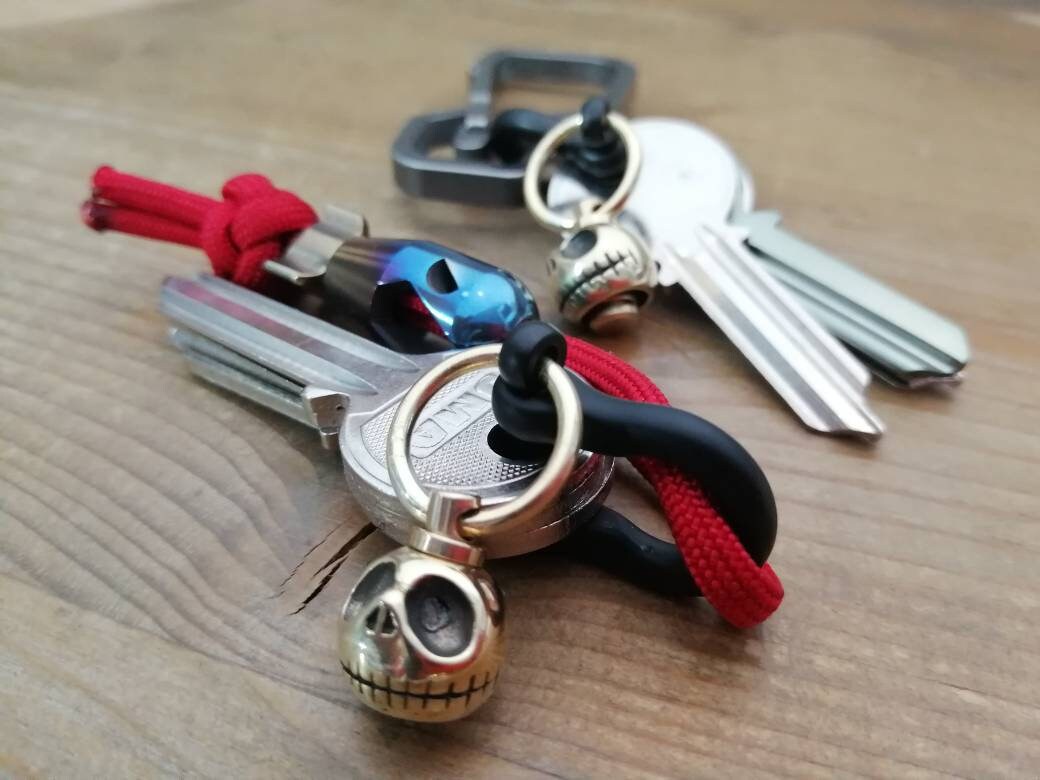 Rotating Pumpkin shackle keychain