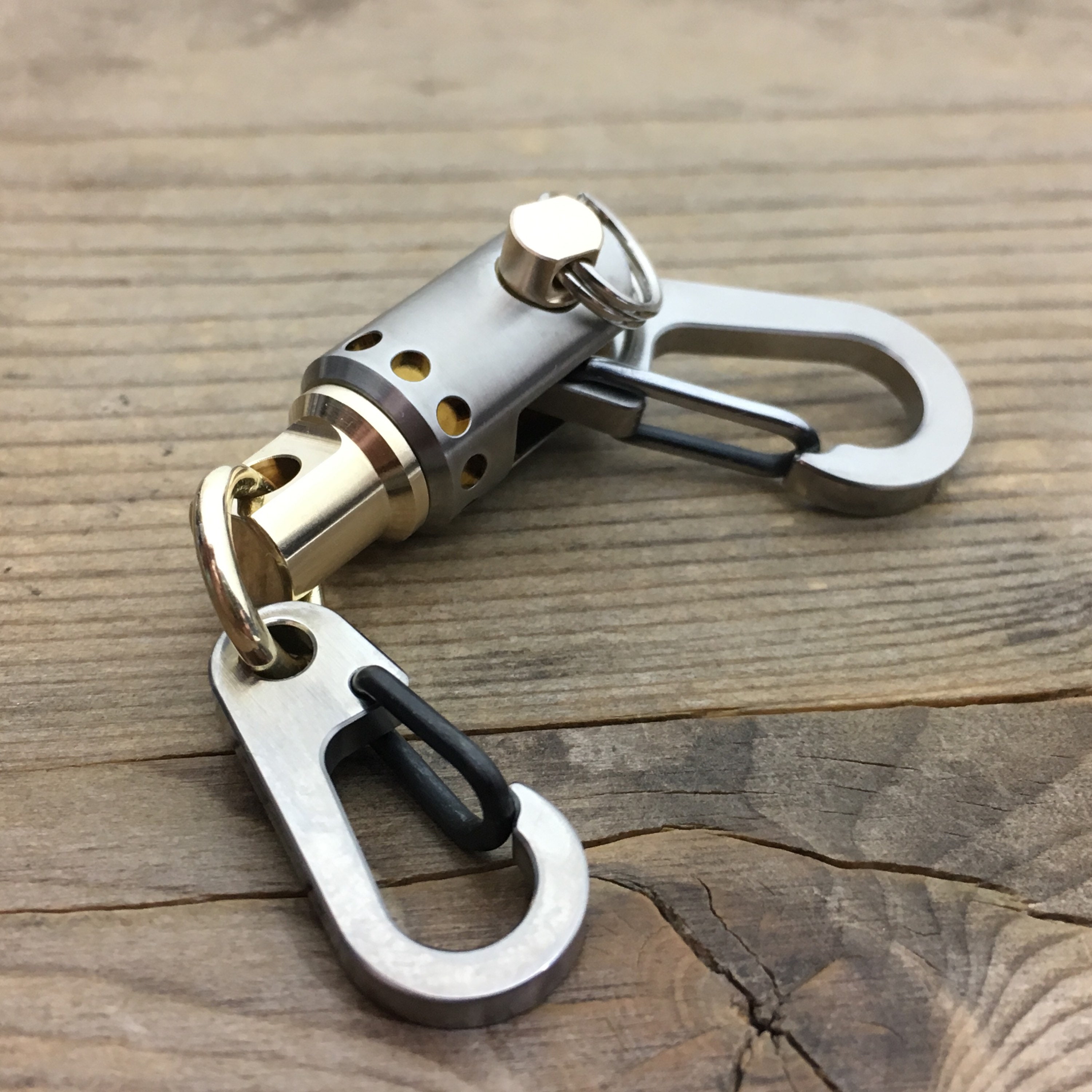 SwivelII Connector Keychain with two carabiners