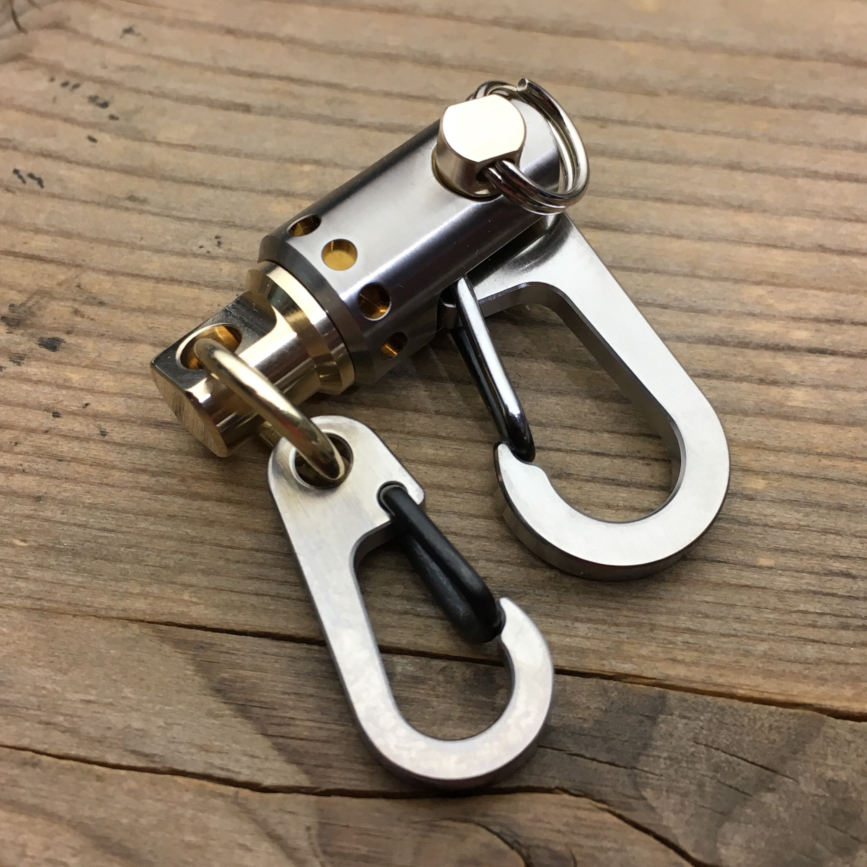 SwivelII Connector Keychain with two carabiners