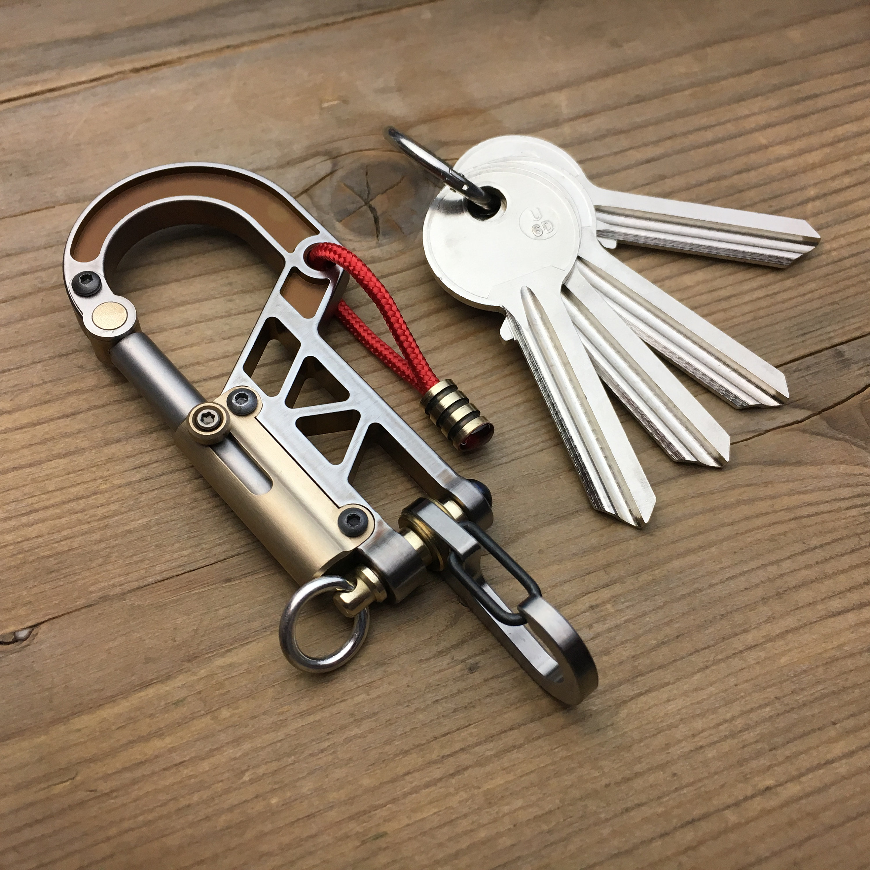 Edc TiCarabiner Keychain / The Bolt Carabiner / MOD