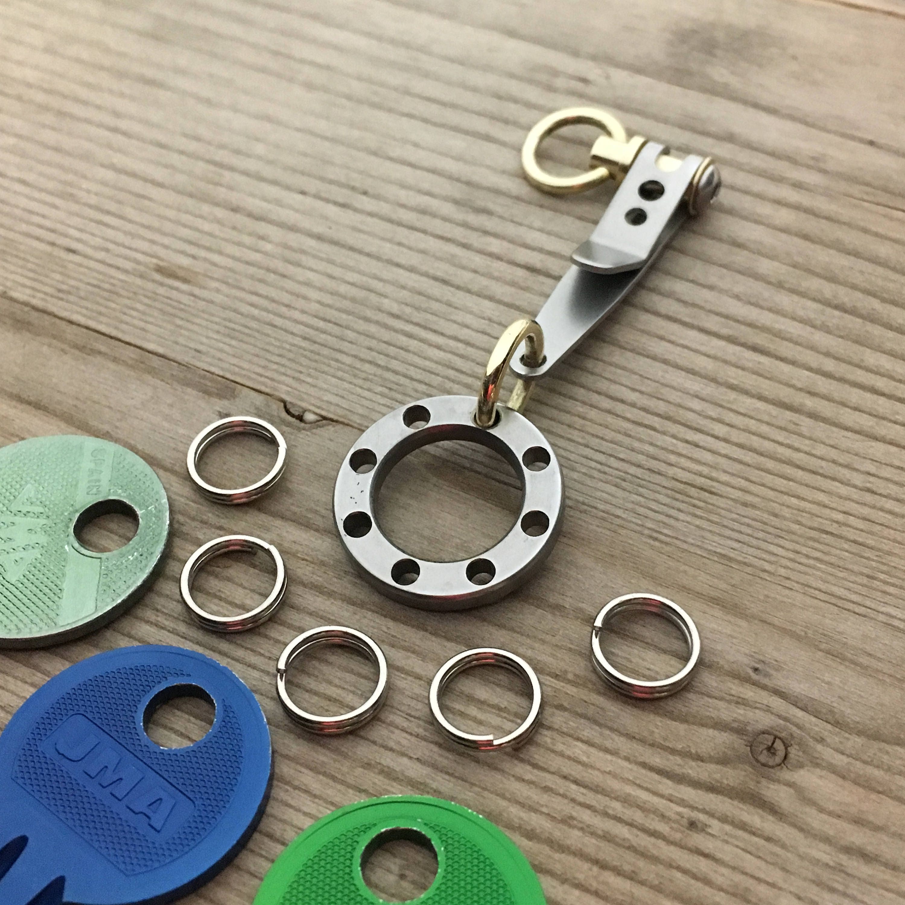 Suspension Clip Key Ring Titanium distributor