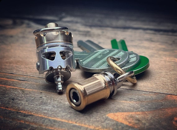 The Puto Rey Skull Piston Bob-Mini / Quick release pendant or Keychain