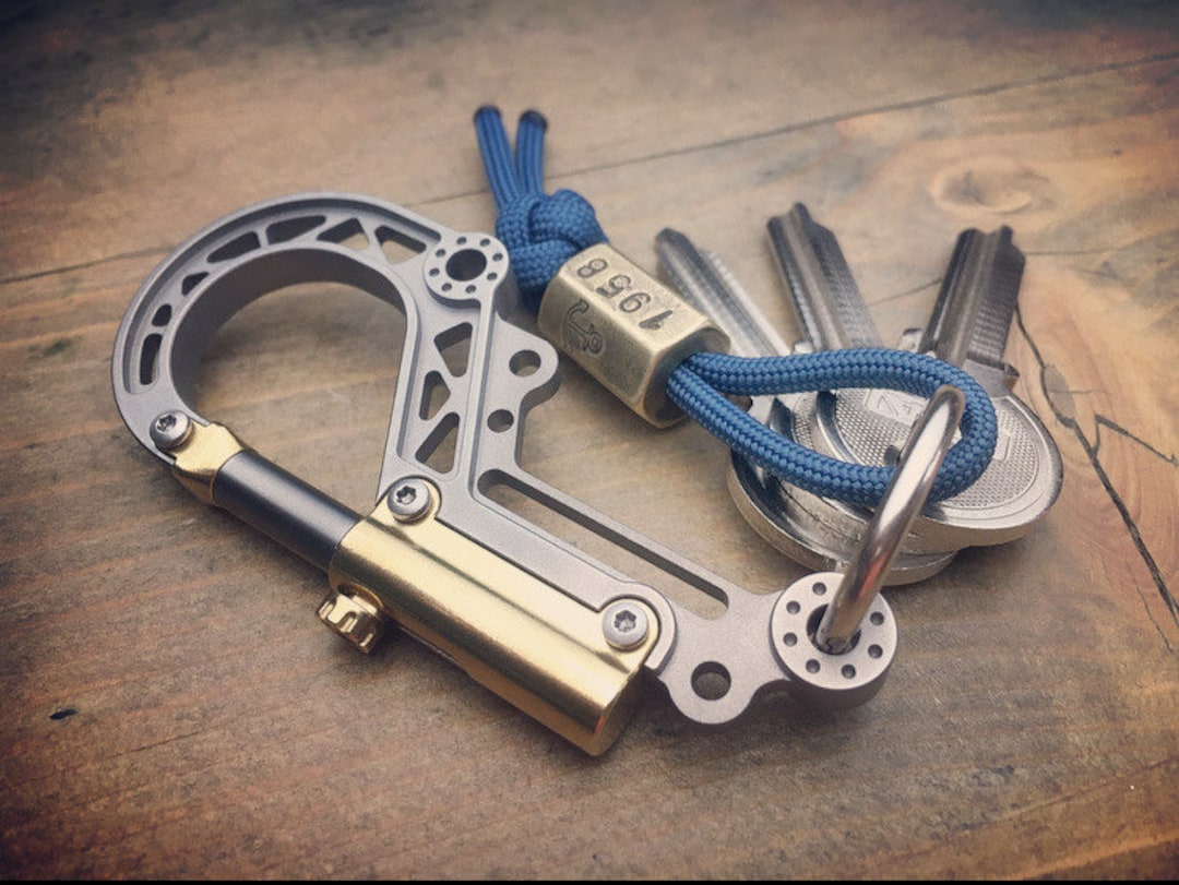 Titanium Edc Keychain Bolt Carabiner / with adapter for 7 keys