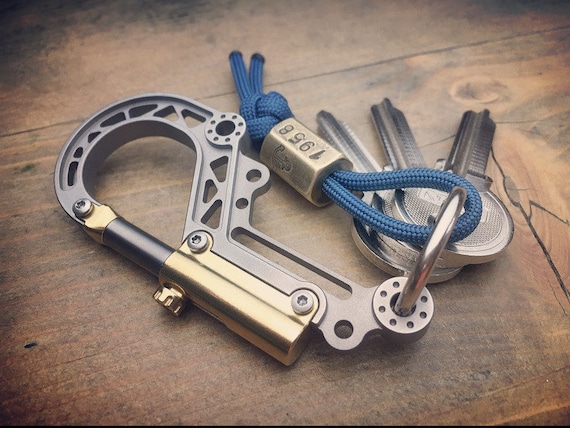 Titanium Keychain Bolt Carabiner V-II / EDC