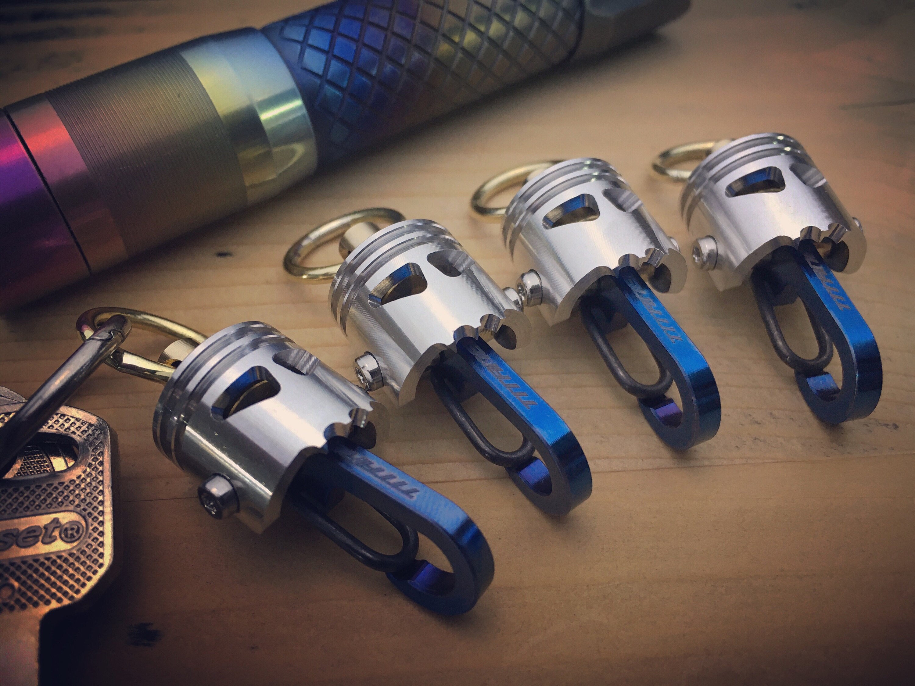 piston art skull keychain