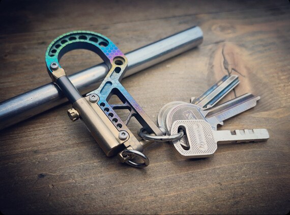 The Kaleidoscope - Random TOP One-Off -Titanium Bolt Carabiner Keychain