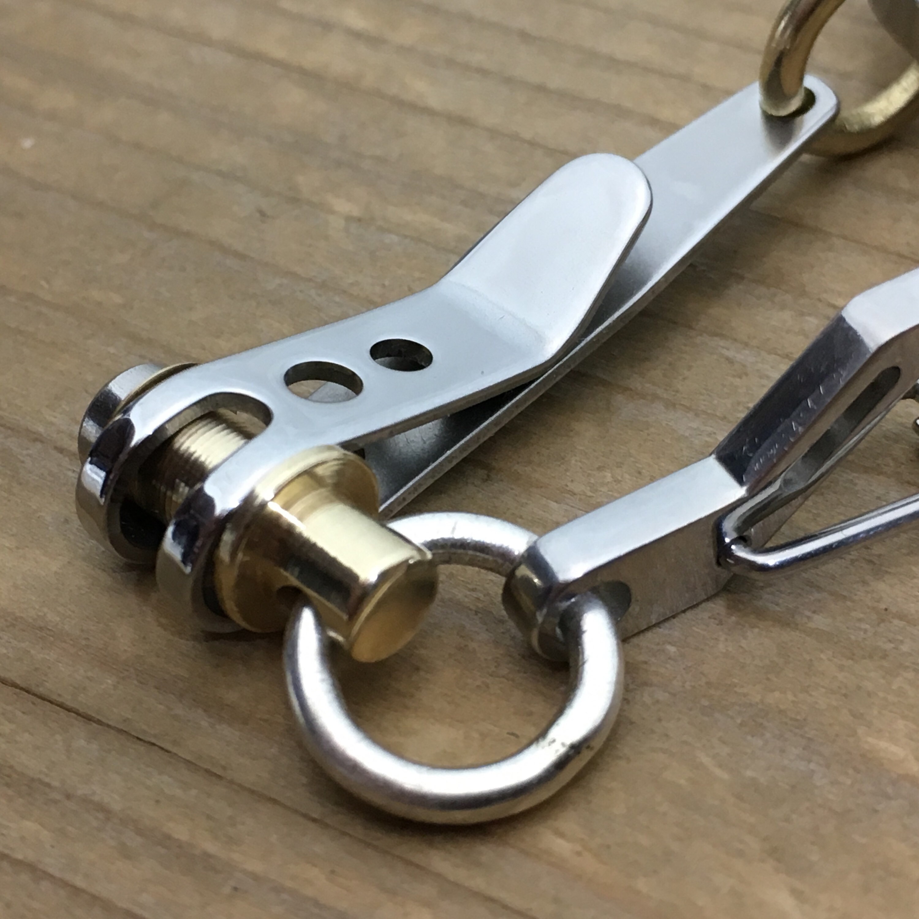 Suspension Key Ring distributor.