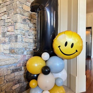 Kit torre di palloncini One Cool Dude / Torre di palloncini One Happy Dude / Espositore di palloncini beige e neri / Palloncini One Happy Dude per il primo compleanno