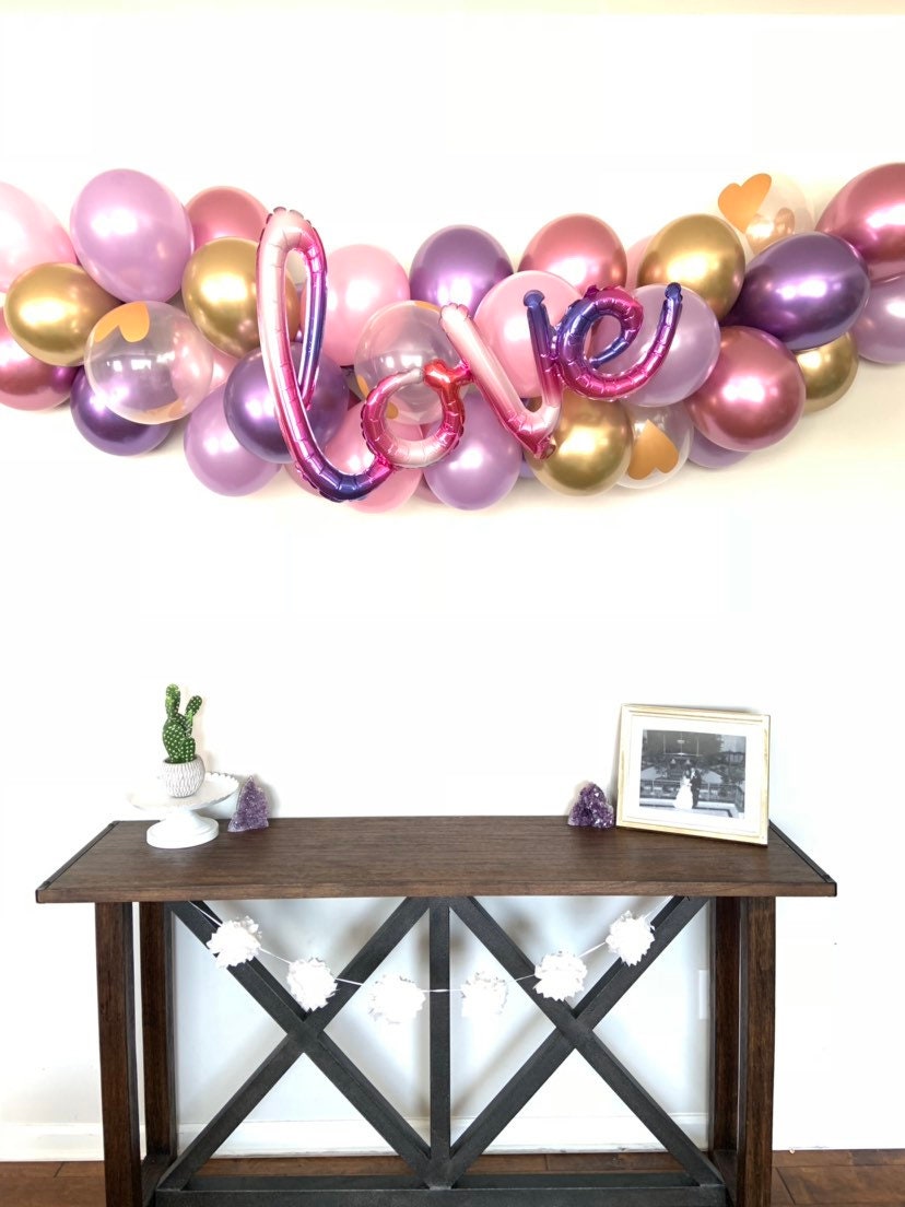 Woman in Real Life: Valentine's Day Pink and Gold Table Decor with