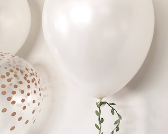 White Balloon Bouquet | White and Gold Balloon Bouquet | White Balloons | Wedding Balloons | Botanical Balloons | Foliage Balloons