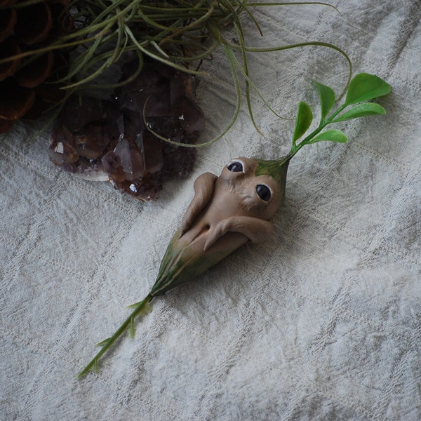 Mano tallada y mano bebé pintado raíz de mandrágora con ojos amatistas