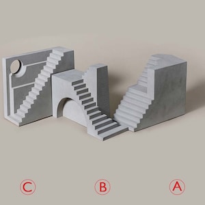 Puede incluir: Un conjunto de tres esculturas de hormig&oacute;n, cada una con una serie de escalones. Las esculturas est&aacute;n dispuestas en formaci&oacute;n escalonada, creando un dise&ntilde;o &uacute;nico y moderno.