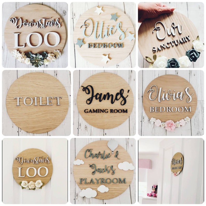 Pu&ograve; includere: Nove cartelli rotondi in legno con vari testi ed elementi decorativi. I cartelli presentano nomi come "Ollie's Bedroom", "Our Sanctuary", "James' Gaming Room", "Olivia's Bedroom", "Charlie & Jacks Playroom" e "Downstairs Loo".