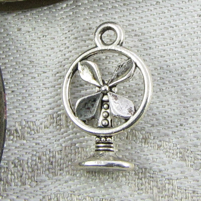 SC2143 5 Fan Charms Antique Silver Tone 2 Sided
