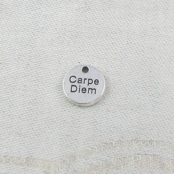 12 Carpe Diem charms silver tone M369