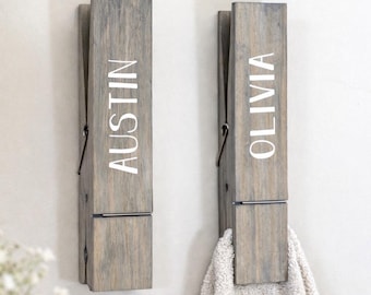 Personalisierter, riesiger Wäscheklammer-Handtuchhalter | Wandhaken im Landhausstil mit individuellem Namen