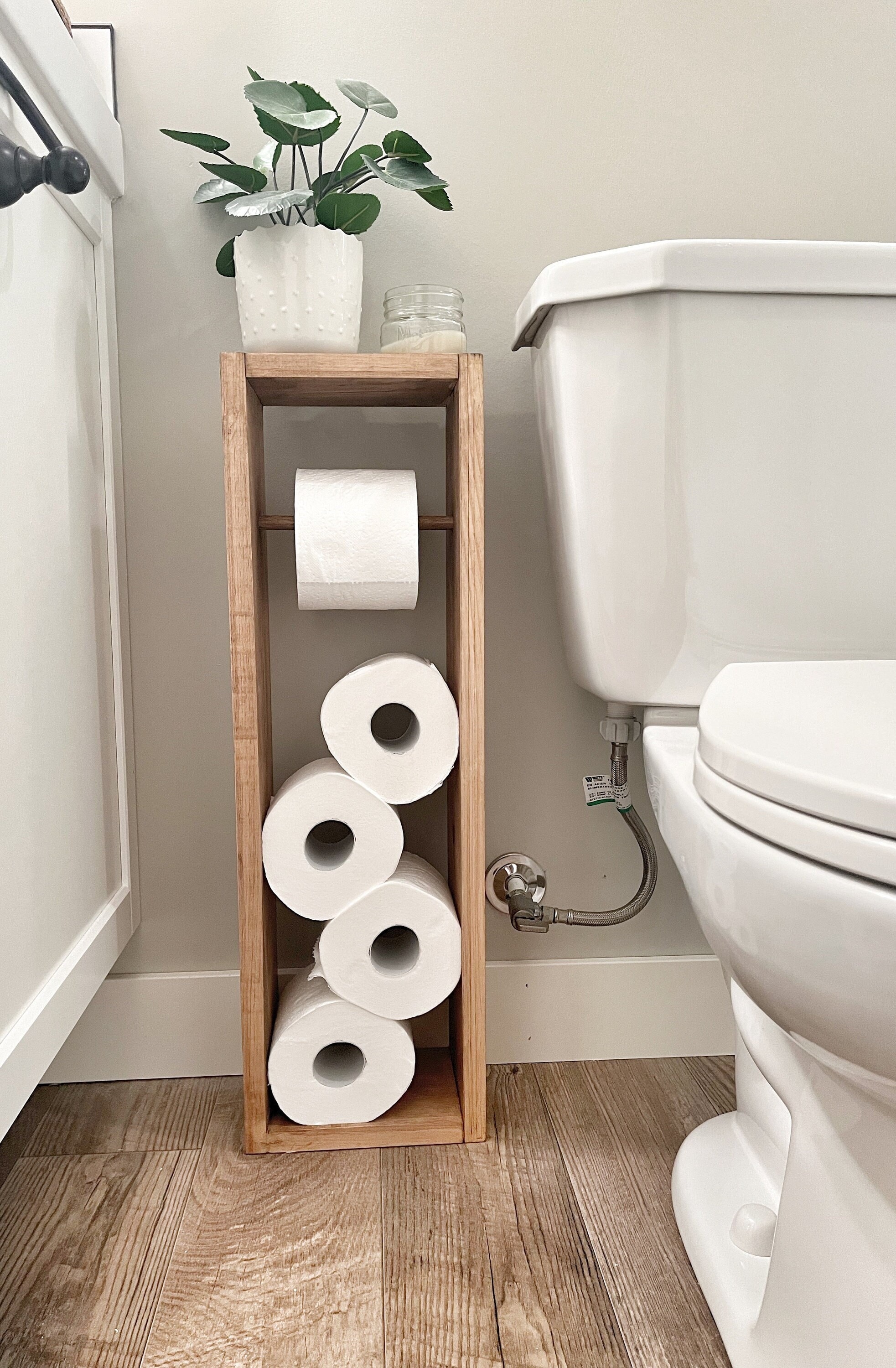  The Best Seat in The House/That's How I Roll – Toilet Paper  Holder – Farmhouse Rustic Wood Crate Home Décor – Engraved Text : Tools &  Home Improvement