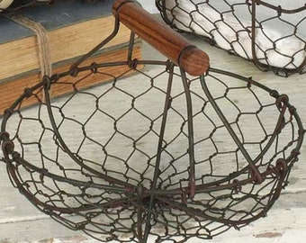 Small Round Chicken Wire Basket Wooden Handle