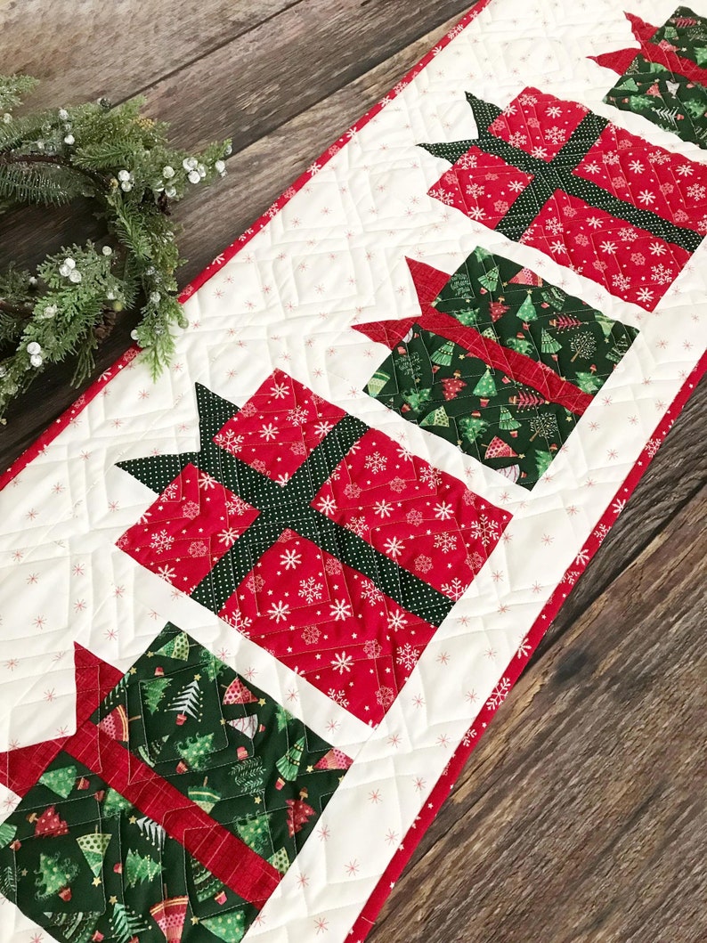 Christmas Present Table Runner - PDF Pattern 