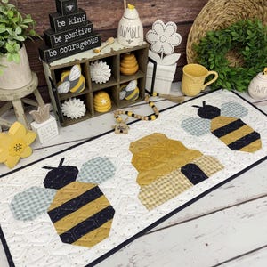 Bee Humble Table Runner Pattern - PDF Pattern