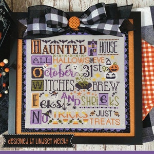 Puede incluir: Patrón de punto de cruz para un diseño de temática de Halloween con el texto "Haunted House", "All Hallows Eve", "October 31st", "Witches Brew", "Eeks and Shriks", "No Tricks Just Treats".