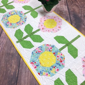 Simply Spring Table Runner - PDF Pattern