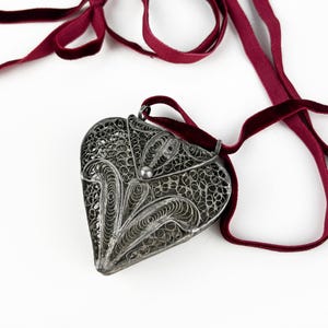 Antique Silver Heart Pendant, Filigree sterling silver Locket, Coin Purse
