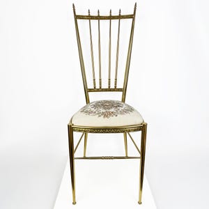 Silla Chiavari vintage con asiento tapizado, silla con detalles de latón