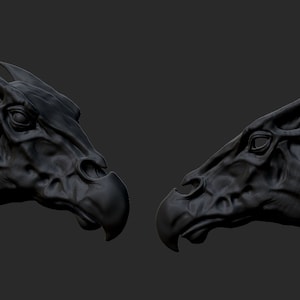 Könnte beinhalten: Zwei schwarze, detaillierte, 3D-gedruckte Skulpturen eines mythischen Tierkopfes. Das Tier hat einen pferdeartigen Kopf mit einem Schnabel und einem langen, spitzen Horn.