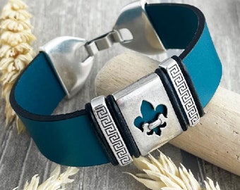 Bracelet cuir manchette turquoise fleur de lys et fermoir argent