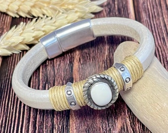 "Pachmina" leather bracelet, licorice, ivory, metal and silver