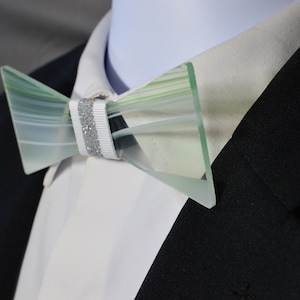 Chic Green and White Glass Bow Tie, Timeless Formal Accessory, Sophisticated Glass Bowtie for Stylish Adults, Classy Green and White Accents