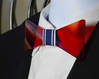 Witrażowa muszka, ręcznie robiona muszka, wyjątkowy dodatek ślubny, prezent dla drużby, krawat dla pana młodego, formalne wydarzenie, biżuteria artystyczna do noszenia, męska