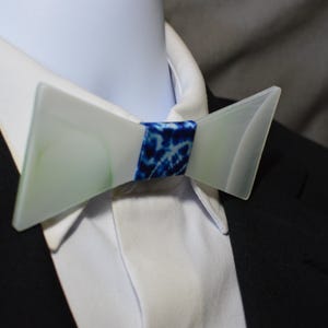 Genuine Glass Bow Tie in Elegant Green and White, Timeless Formal Accessory, Sophisticated Glass Bowtie with Classy Green and White Accents