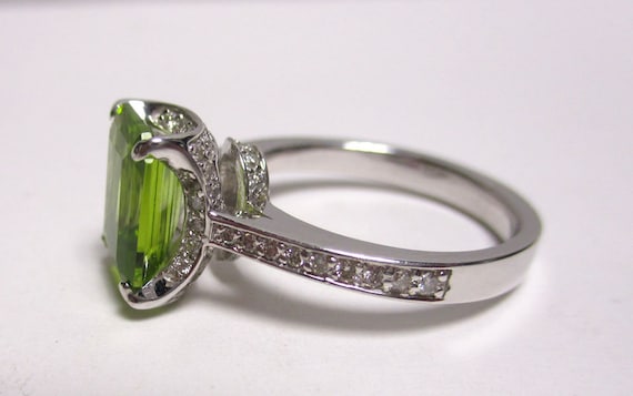 Gr 73 14K Gold, Peridot and Diamond Solitaire Sta… - image 1