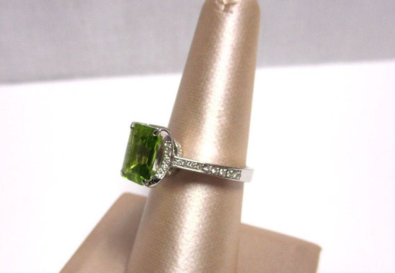 Gr 73 14K Gold, Peridot and Diamond Solitaire Sta… - image 3