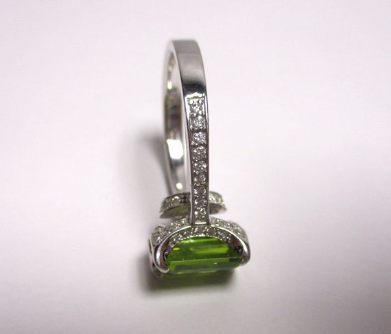 Gr 73 14K Gold, Peridot and Diamond Solitaire Sta… - image 7