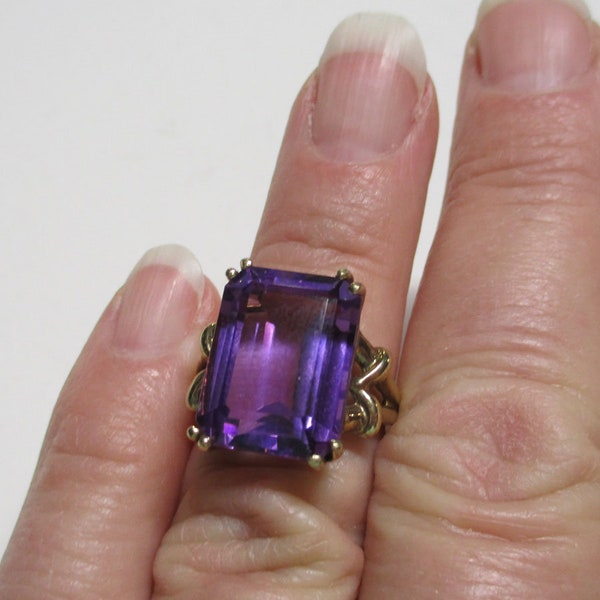 Gr 26  Solid 10 Kt Gold Natural 10 Carat Amethyst Ring Emerald Cut