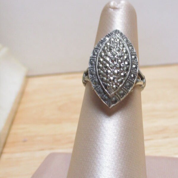 Gr 130 Vintage Art Deco Sterling Silver and Marcasite Navette Ring Size 6