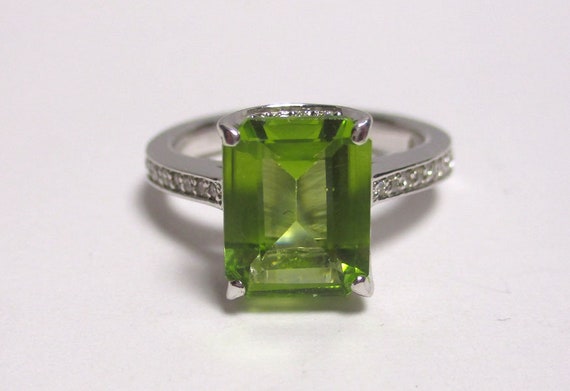 Gr 73 14K Gold, Peridot and Diamond Solitaire Sta… - image 2