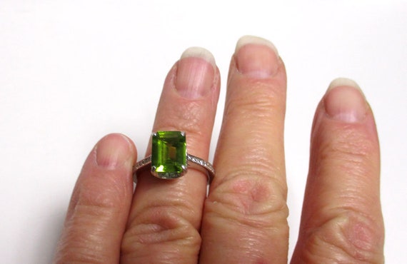 Gr 73 14K Gold, Peridot and Diamond Solitaire Sta… - image 10