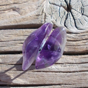 Rohe Amethyst Ohrringe, Februar Geburtsstein, Edelstein Ohrstecker, hypoallergene Ohrringe, Kristall Ohrstecker, Mode Ohrringe